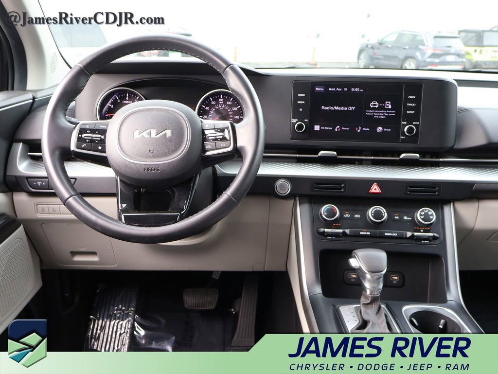 Used 2023 Kia Carnival LX image 17
