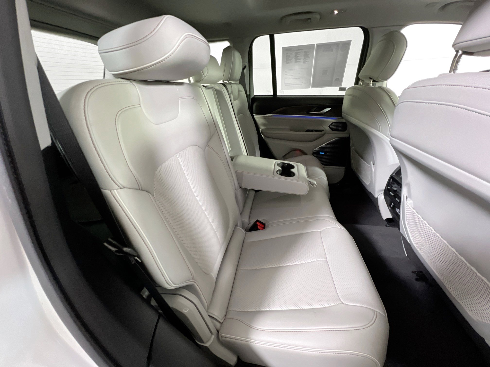 Used 2022 Jeep Grand Cherokee Overland image 28