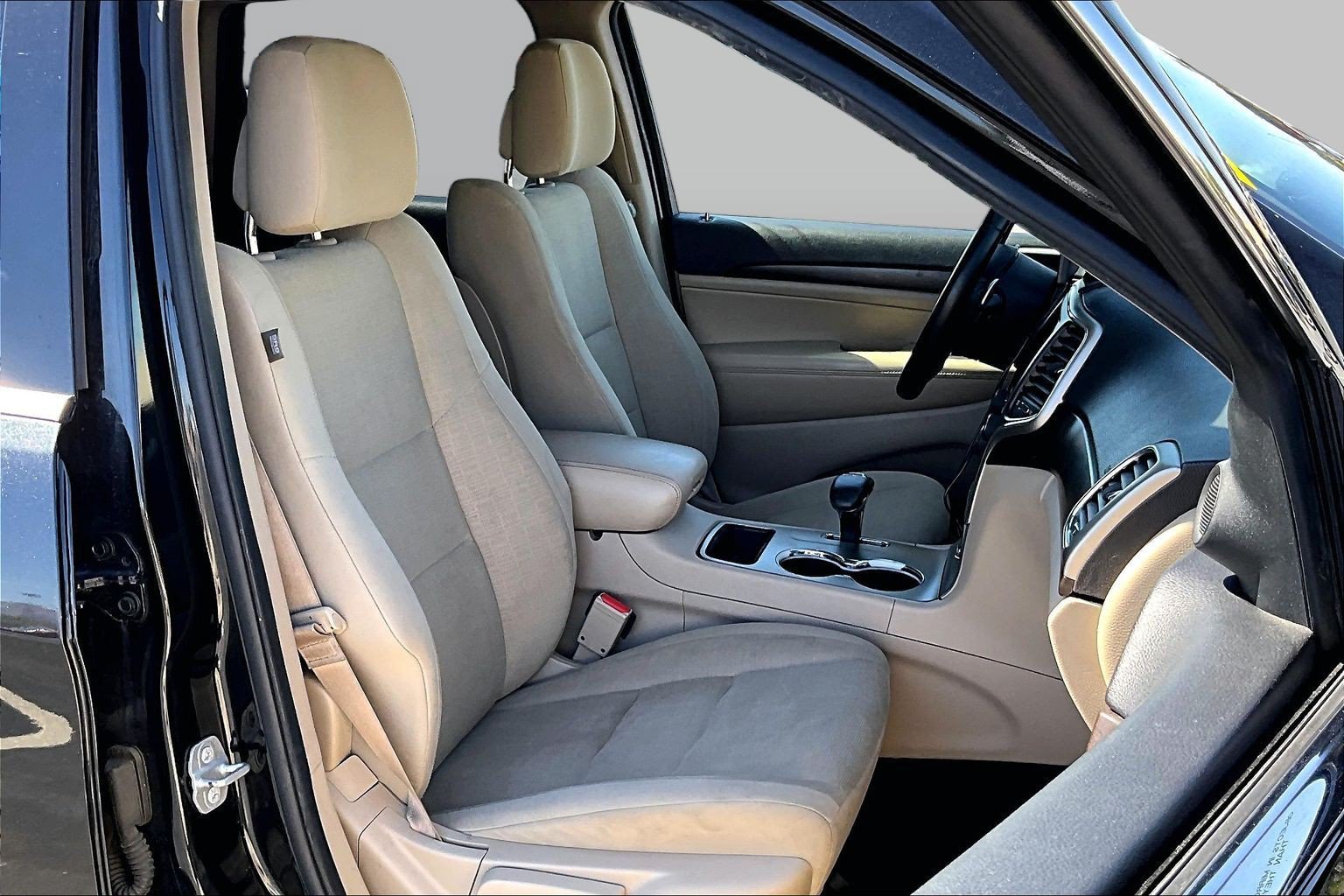 Used 2014 Jeep Grand Cherokee Laredo AWD/4WD image 7
