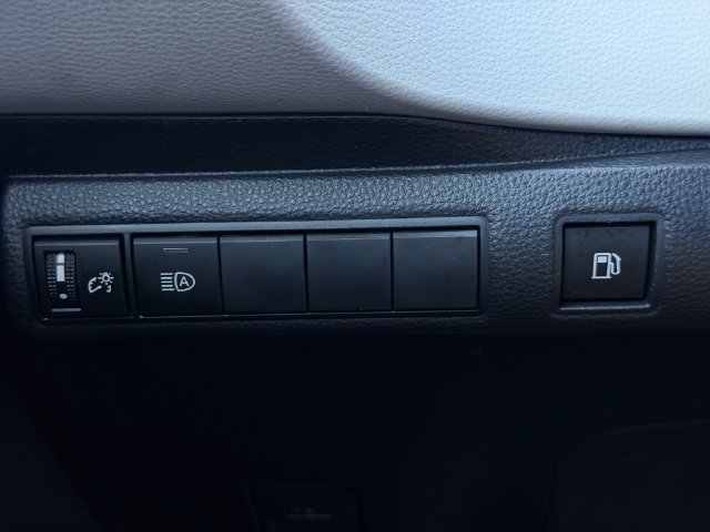 Used 2025 Toyota Corolla LE FWD image 21
