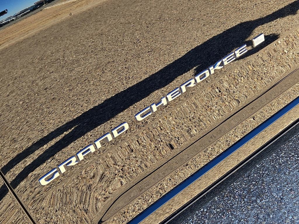 Used 2022 Jeep Grand Cherokee Overland image 11