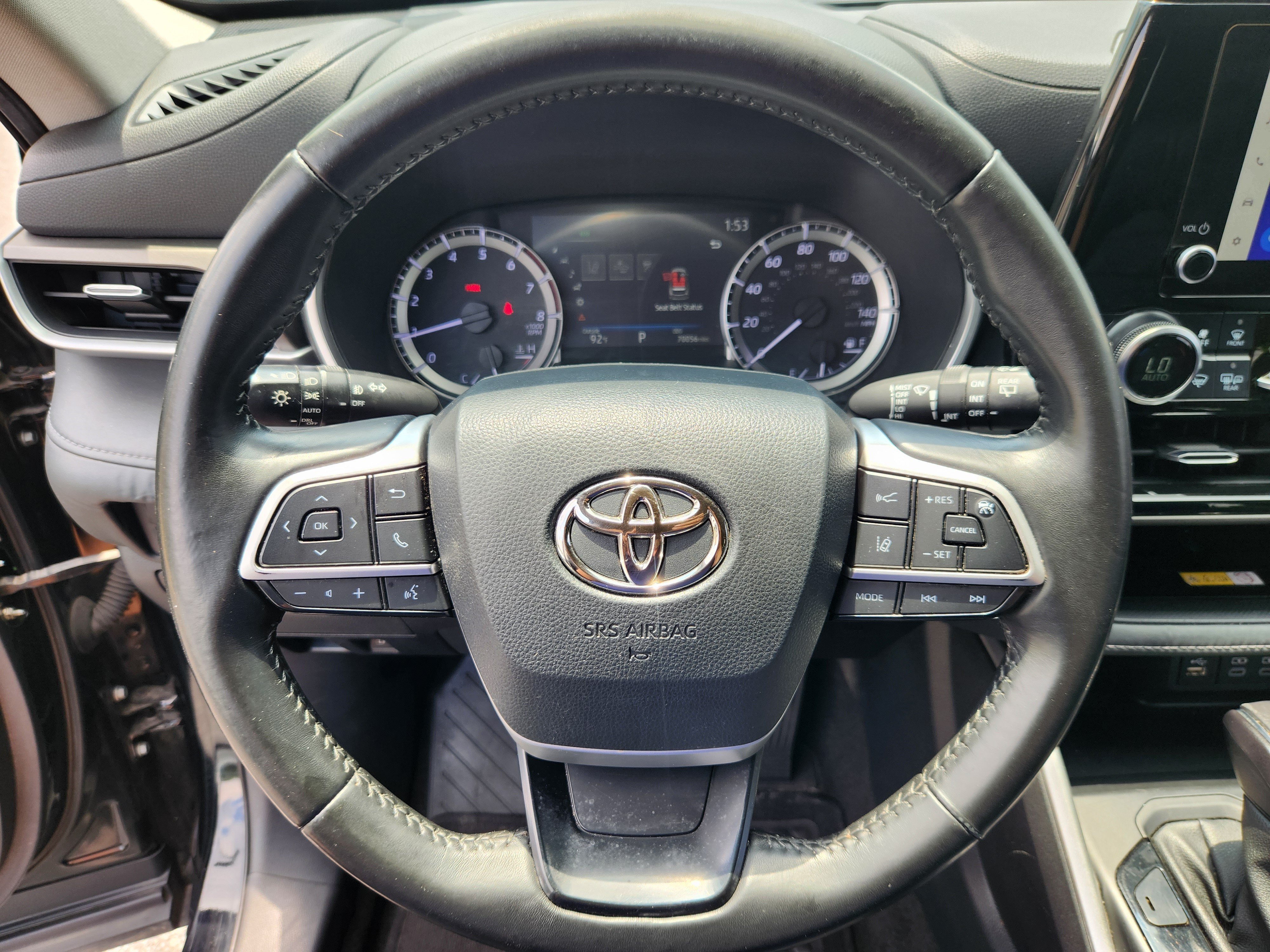 Used 2023 Toyota Highlander XLE AWD/4WD image 9