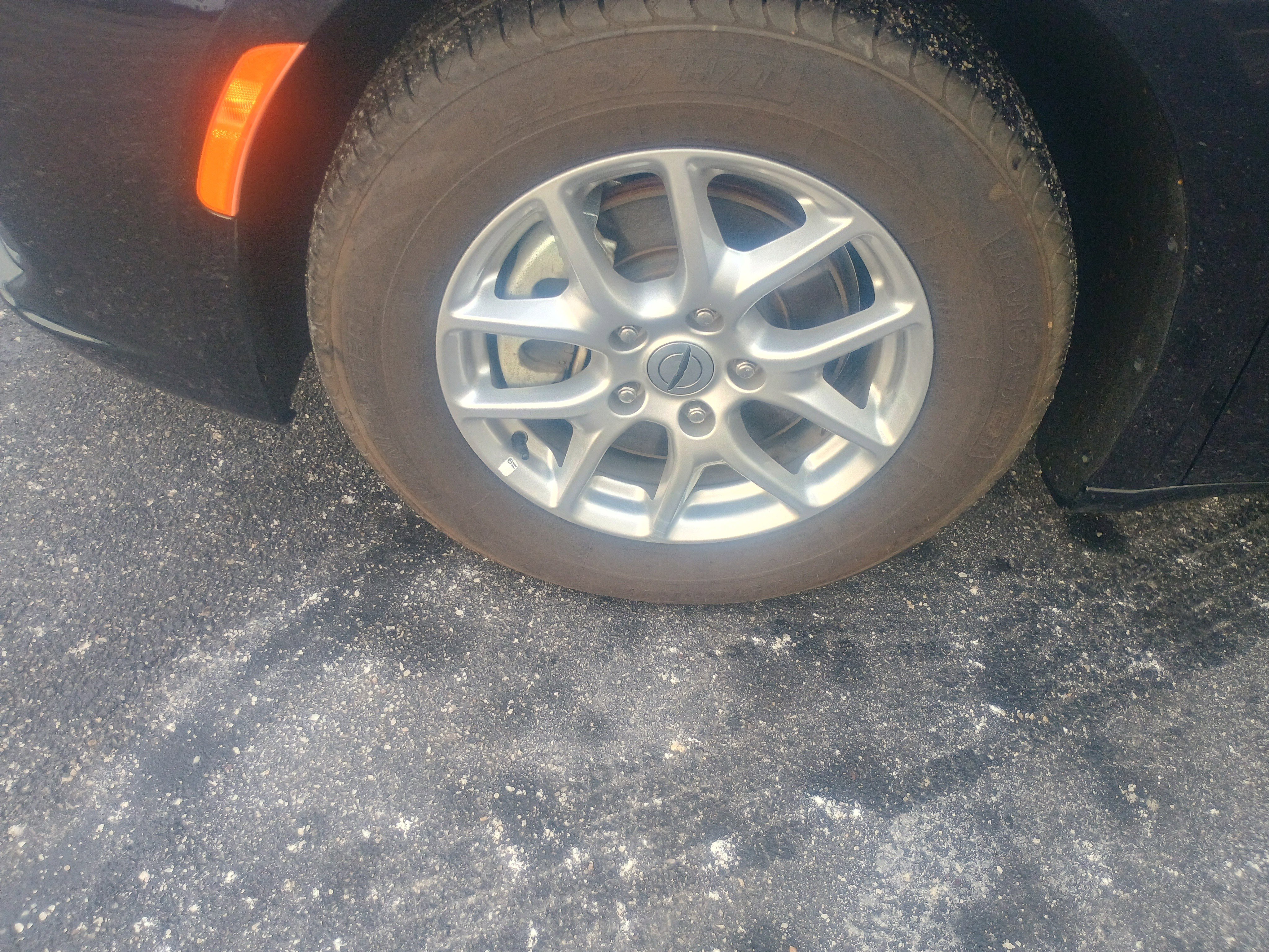 Used 2024 Chrysler Pacifica Touring-L image 4