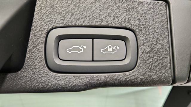 Used 2023 Volvo XC60 B5 Ultimate FWD image 41