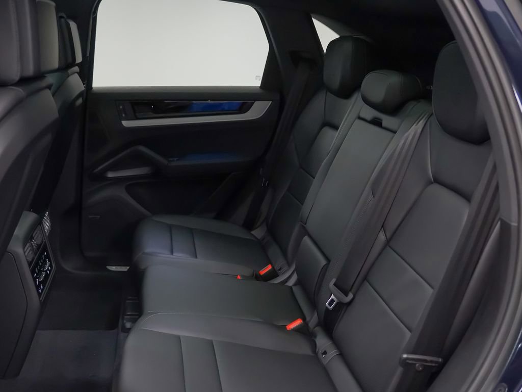 Certified 2025 Porsche Cayenne image 18