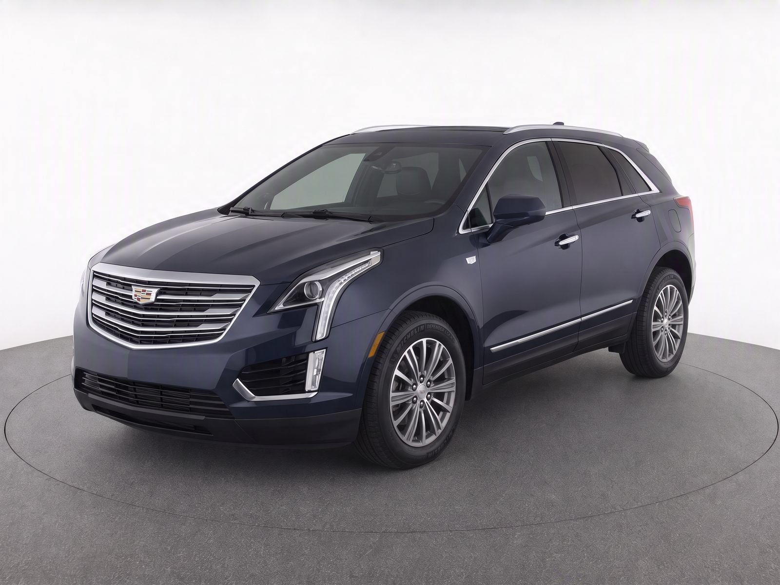 Used 2019 Cadillac XT5 Luxury FWD image 2