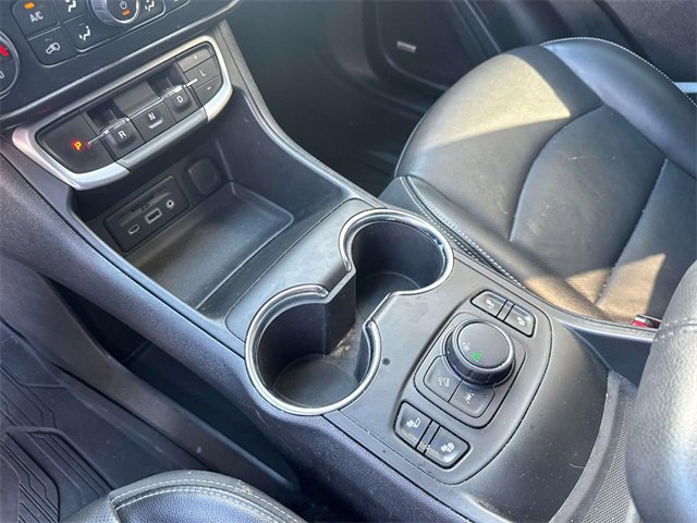 Used 2022 GMC Terrain SLT w/ Infotainment Package II image 32