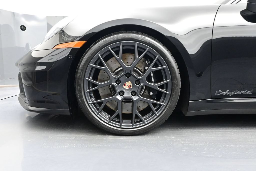 Certified 2026 Porsche 911 Carrera 4 GTS AWD/4WD image 6