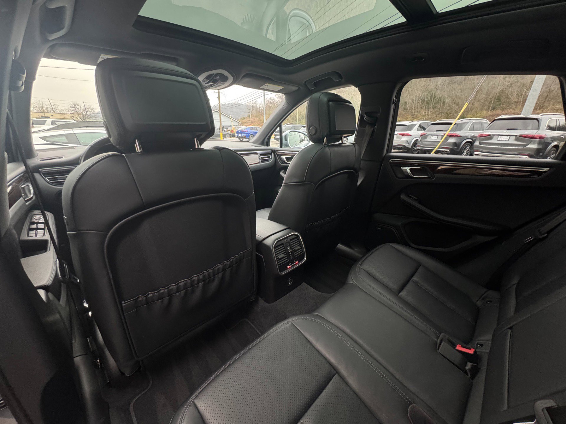 Used 2024 Porsche Macan image 44