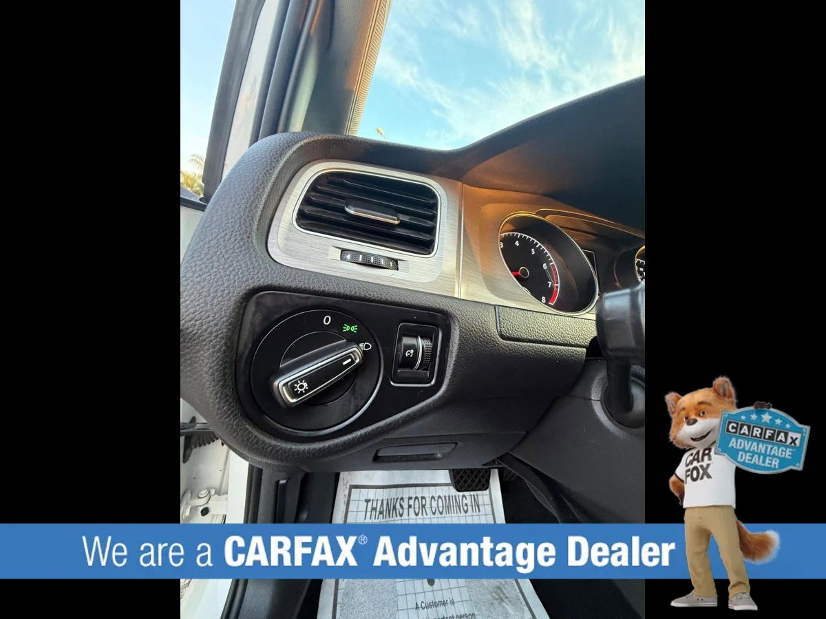 Used 2016 Volkswagen Golf S image 31