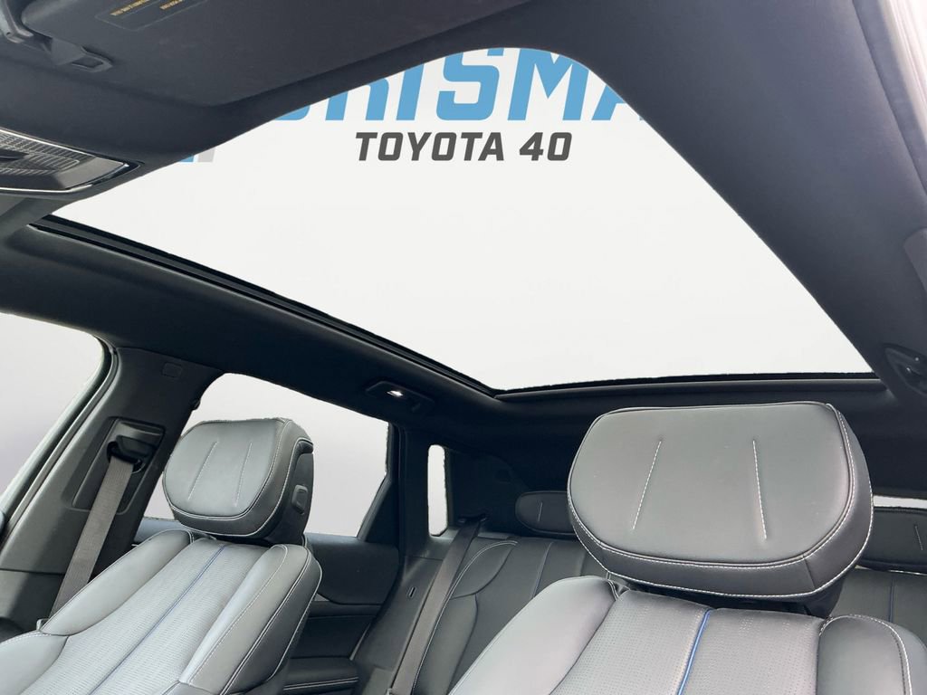 Used 2024 Cadillac Lyriq Luxury image 19