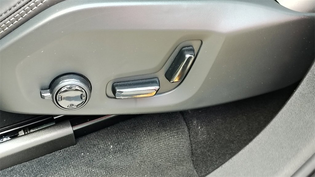 New 2026 Volvo XC90 B6 Ultra w/ Protection Package image 11