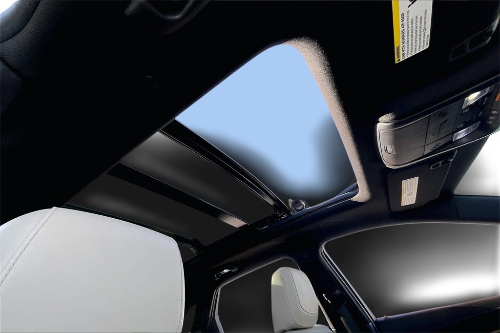 Used 2018 Cadillac XT5 Premium Luxury w/ Driver Assist Package image 17