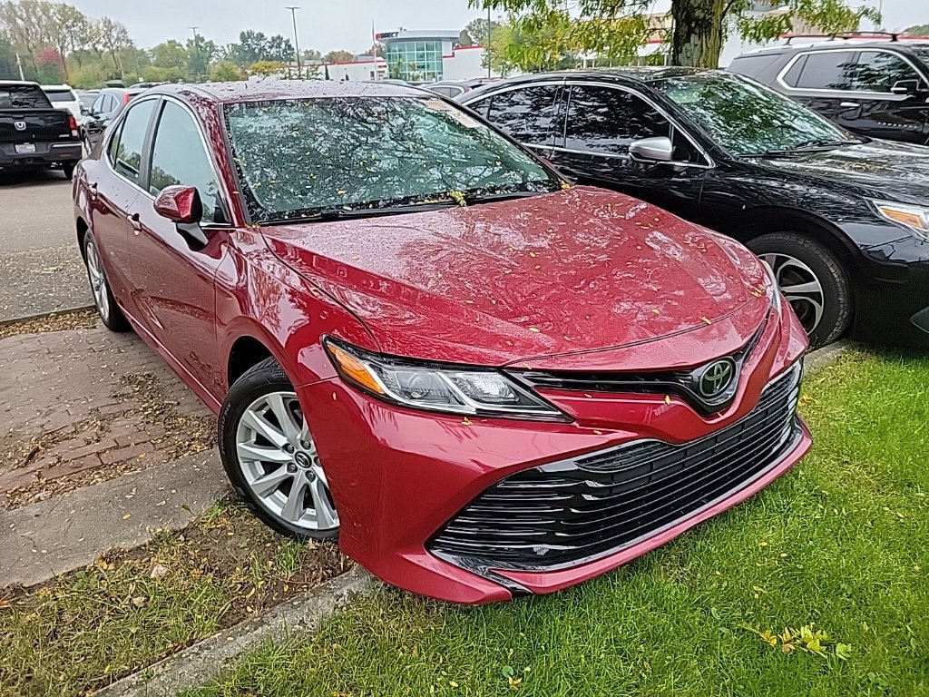 Used 2020 Toyota Camry LE FWD image 3