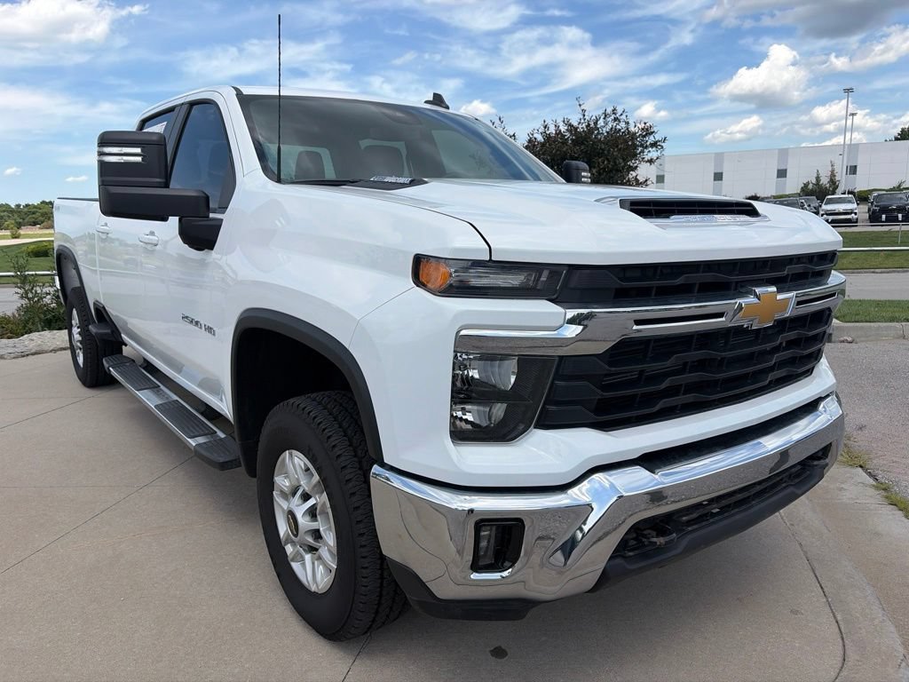 Used 2025 Chevrolet Silverado 2500 LT w/ Convenience Package AWD/4WD image 2
