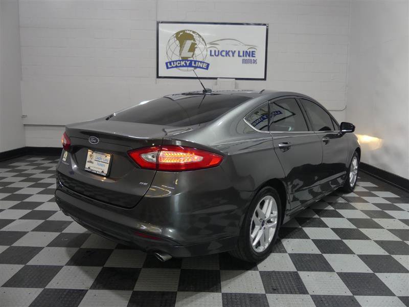 Used 2016 Ford Fusion SE image 10