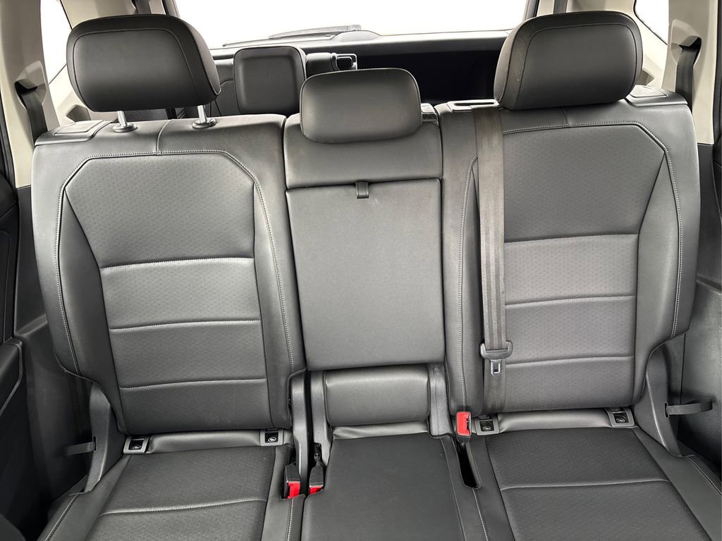 Used 2019 Volkswagen Tiguan SE w/ Panoramic Sunroof Package image 19
