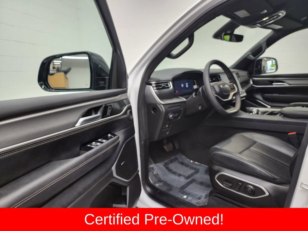 Certified 2025 Jeep Wagoneer Series II w/ 8-Passenger Seating Package AWD/4WD image 13