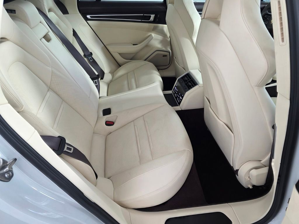 Used 2023 Porsche Panamera image 29