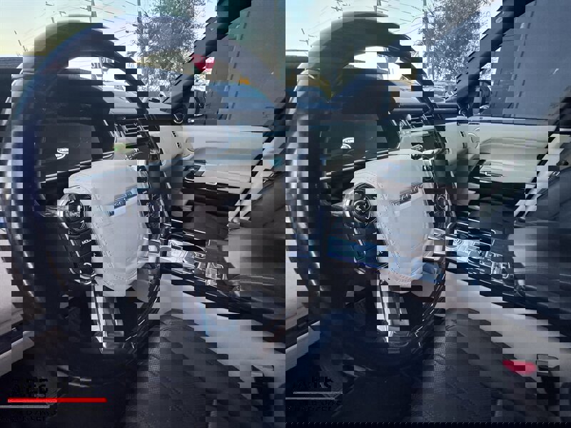 Used 2014 Land Rover Range Rover HSE image 12