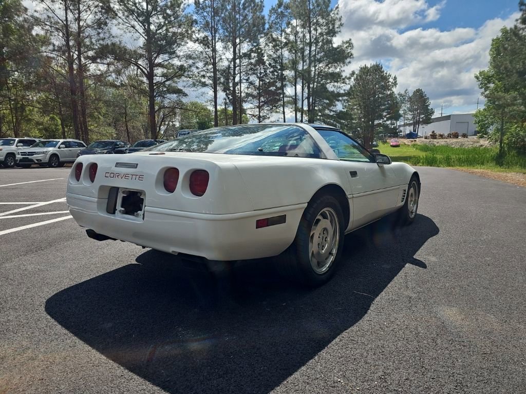 Used 1996 Chevrolet Corvette Coupe RWD image 5