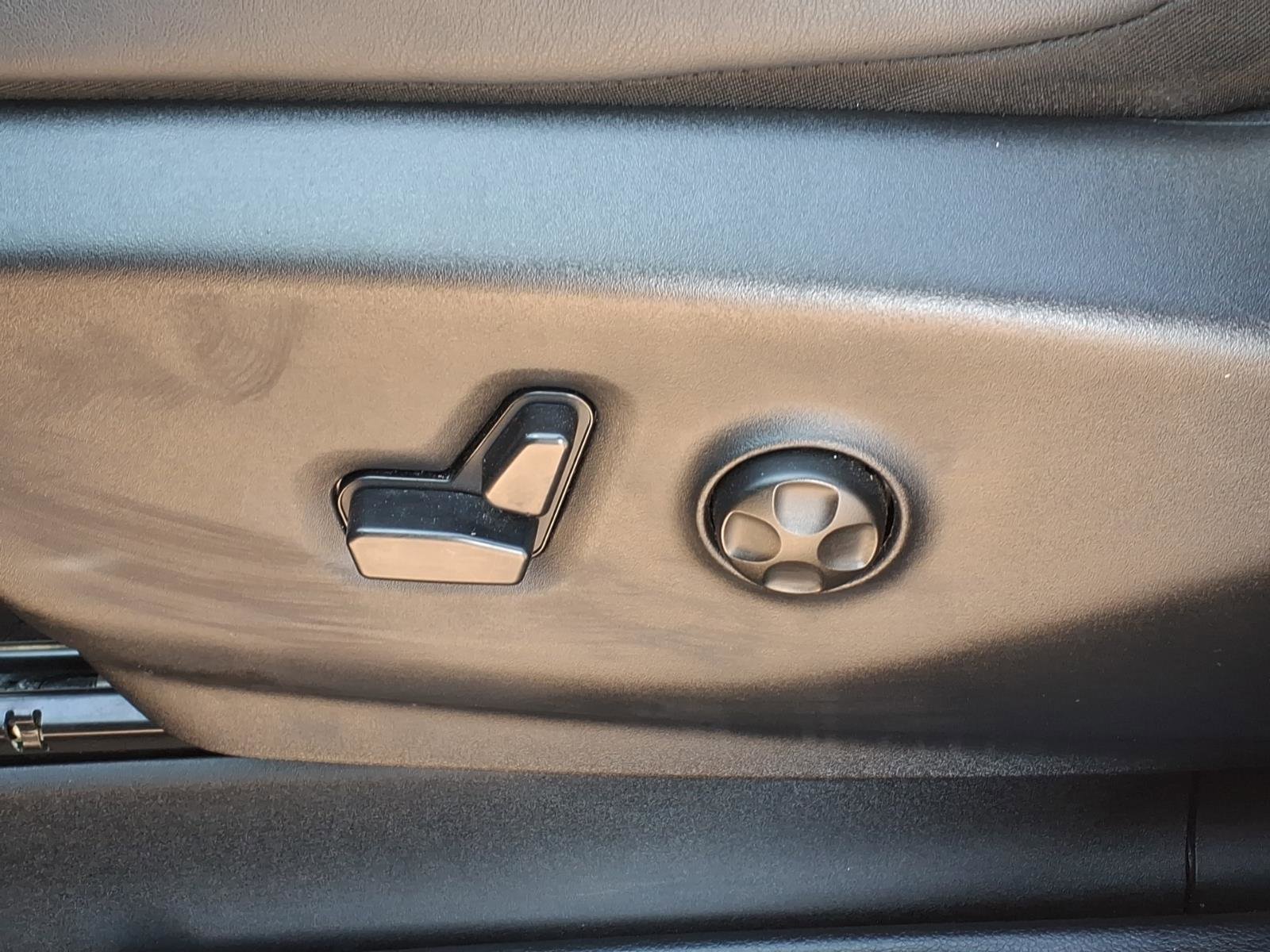 Used 2025 Chrysler Pacifica Select FWD image 14