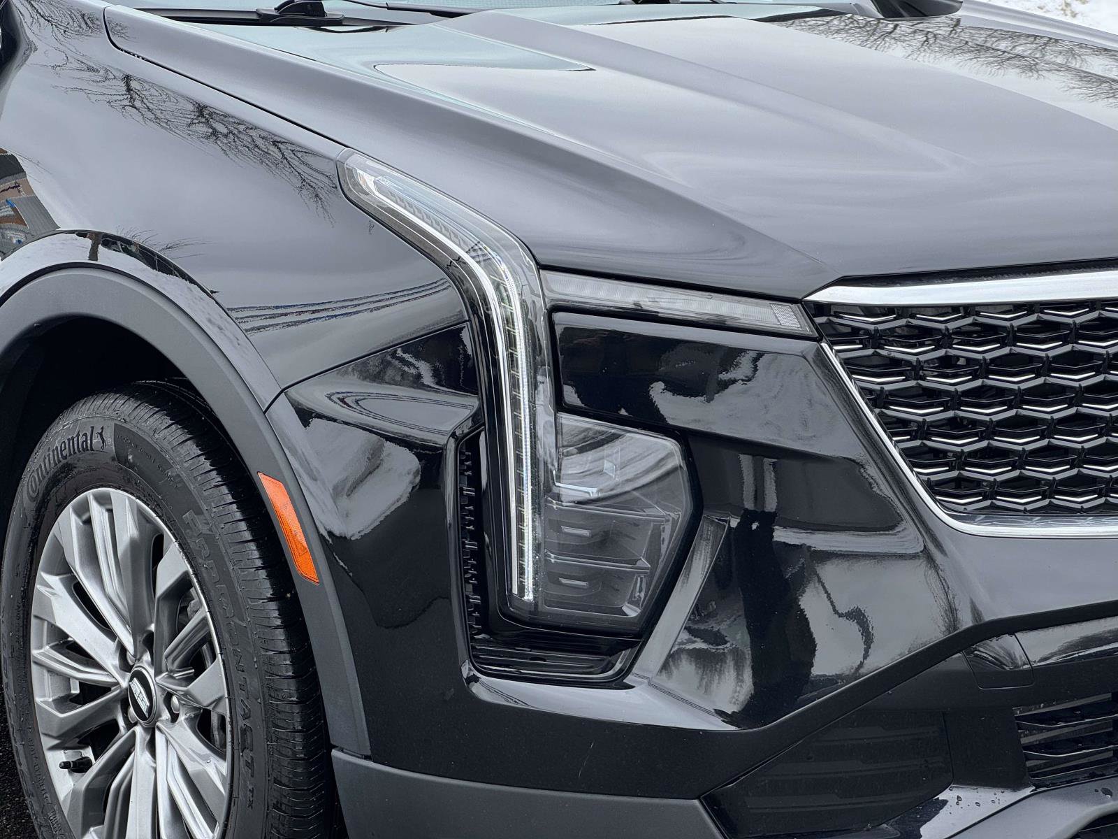 Used 2025 Cadillac XT4 Premium Luxury image 6