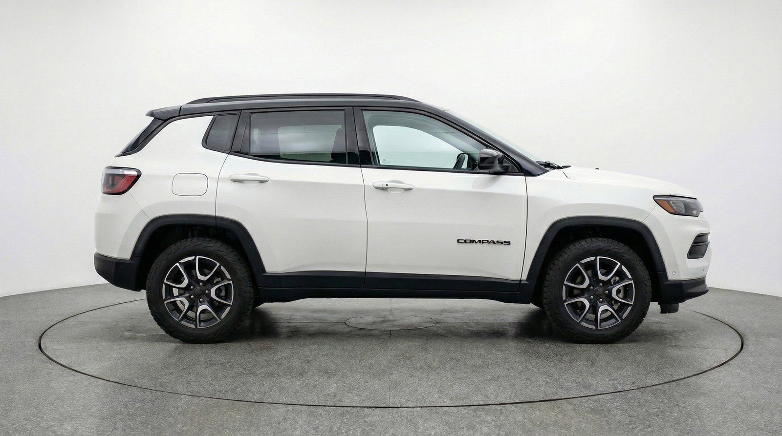 Used 2025 Jeep Compass Trailhawk AWD/4WD image 11