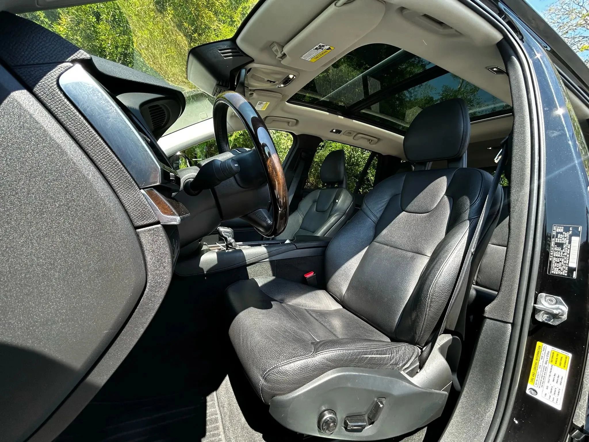 Used 2016 Volvo XC90 T6 Momentum w/ Momentum Plus Package AWD/4WD image 33