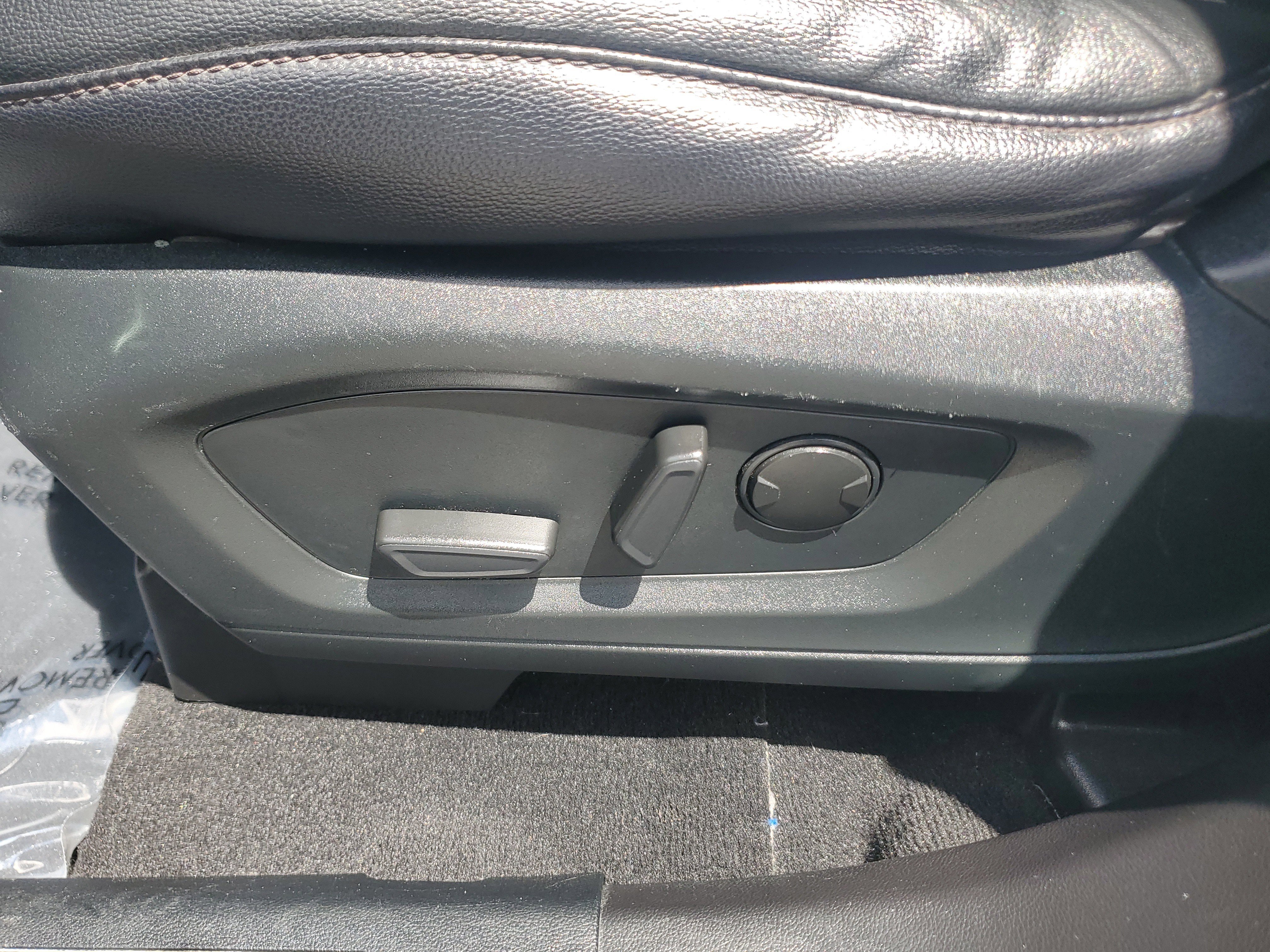 Used 2020 Ford Explorer XLT w/ Equipment Group 202A image 25