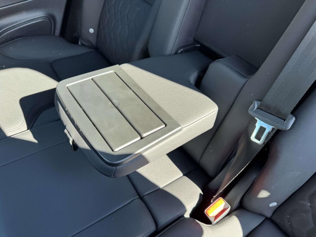 Certified 2026 Volvo XC90 T8 Plus w/ Protection Package Premier image 10