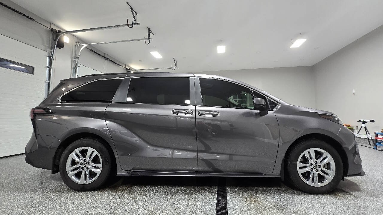 Used 2024 Toyota Sienna XLE w/ XLE Plus Package AWD/4WD image 11