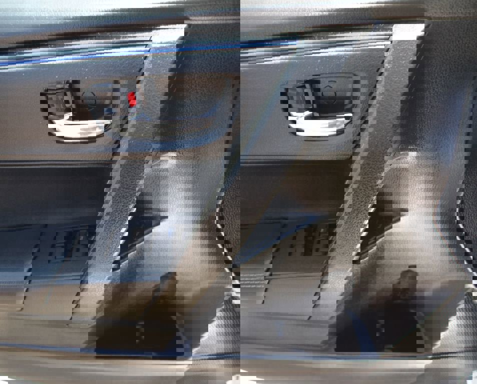 Used 2018 Toyota Corolla SE FWD image 27