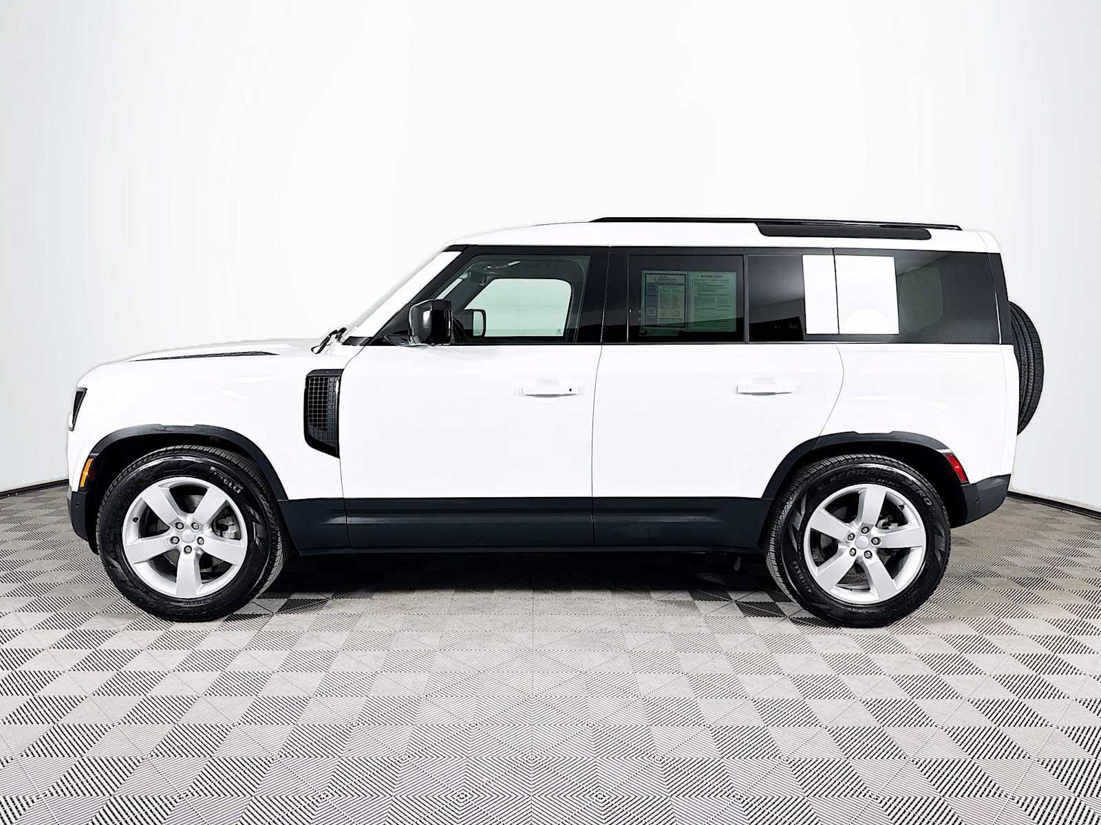 Used 2025 Land Rover Defender 110 S image 8