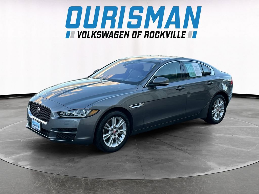 Used 2018 Jaguar XE Premium image 2