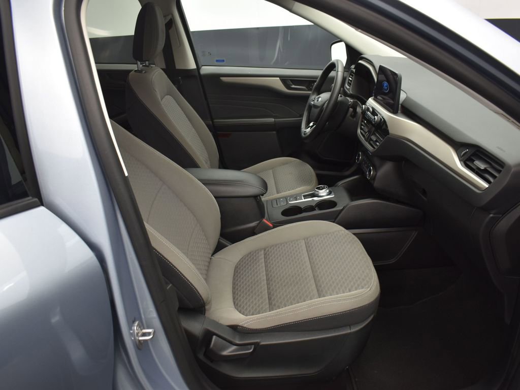 Used 2022 Ford Escape SE w/ SE Sport Appearance Package image 10