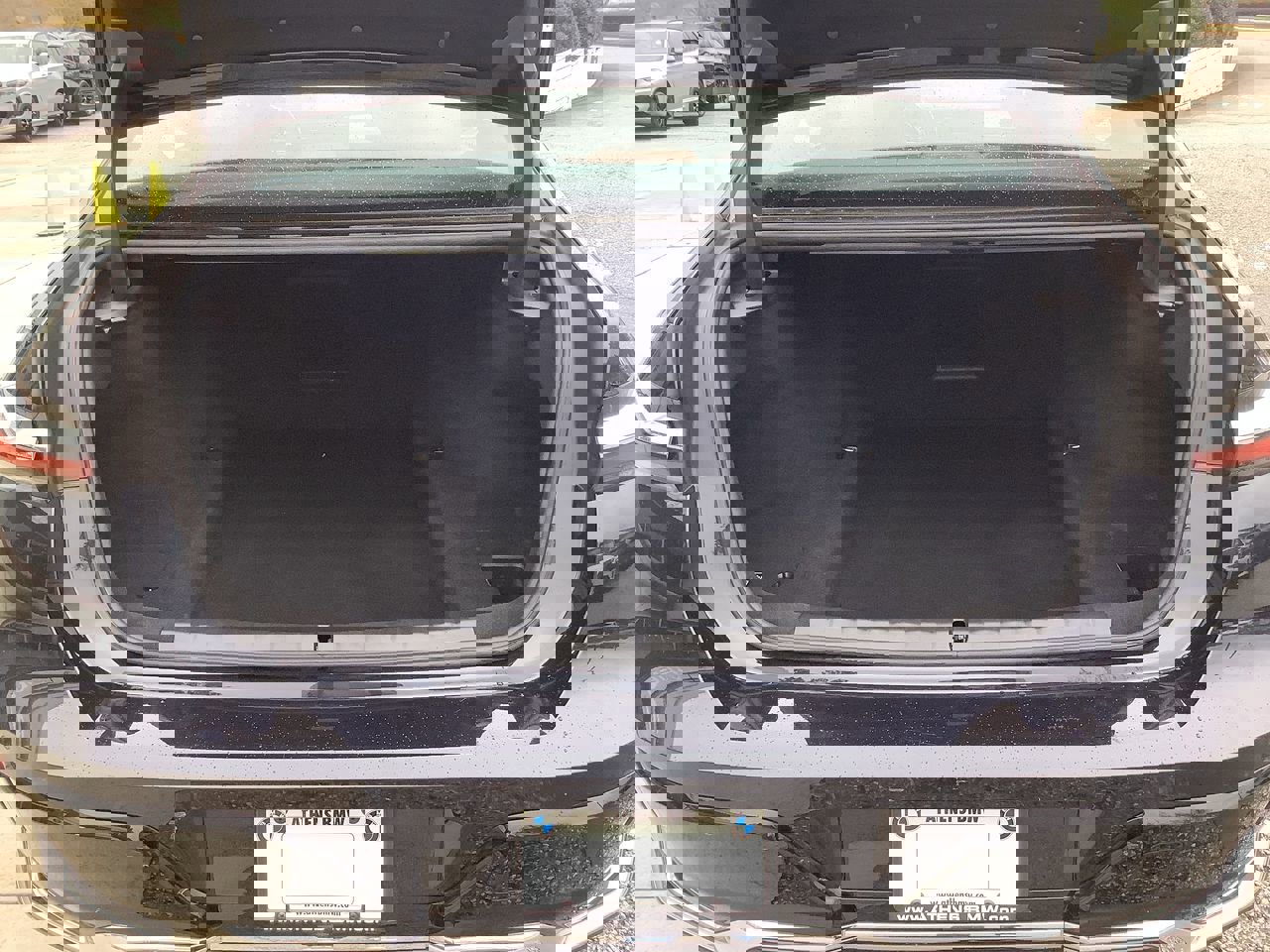 Certified 2023 BMW 740i image 32