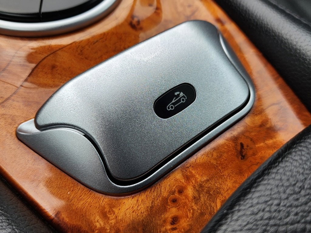 Used 2009 Mercedes-Benz SL 550 image 15