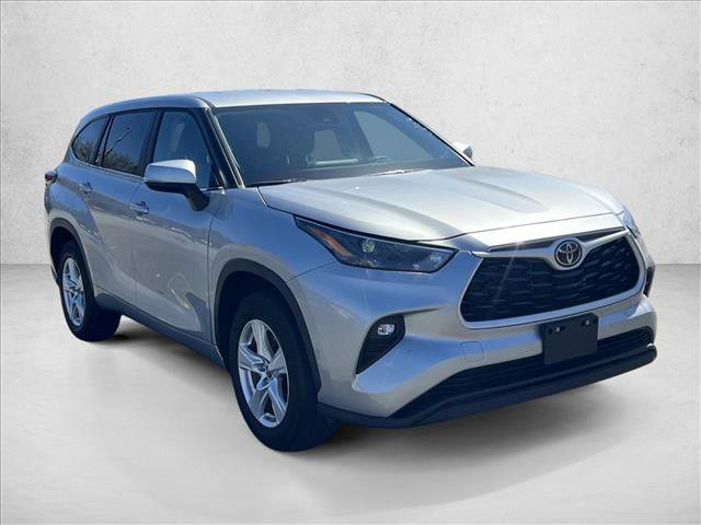 Certified 2025 Toyota Highlander LE image 3
