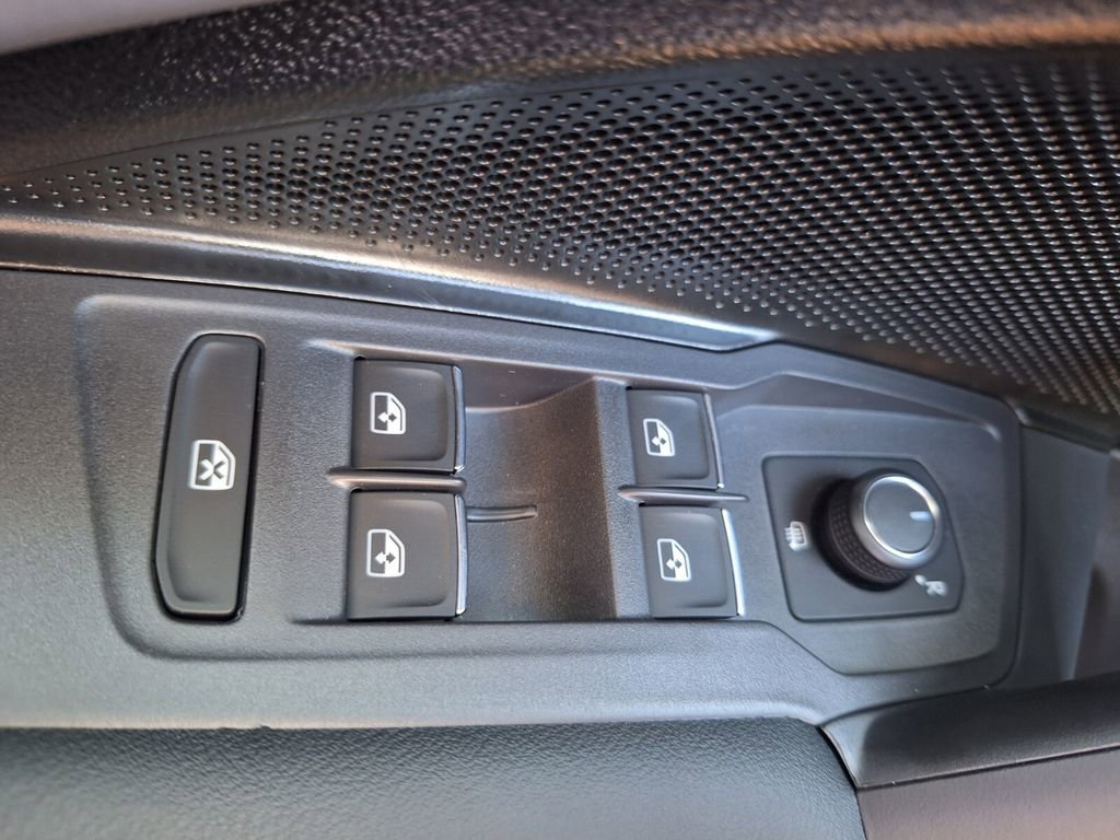 New 2026 Volkswagen Tiguan SE image 19