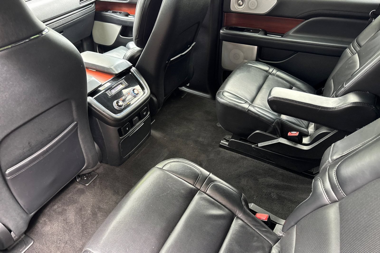 Used 2021 Lincoln Navigator Reserve w/ Luxury Package AWD/4WD image 12