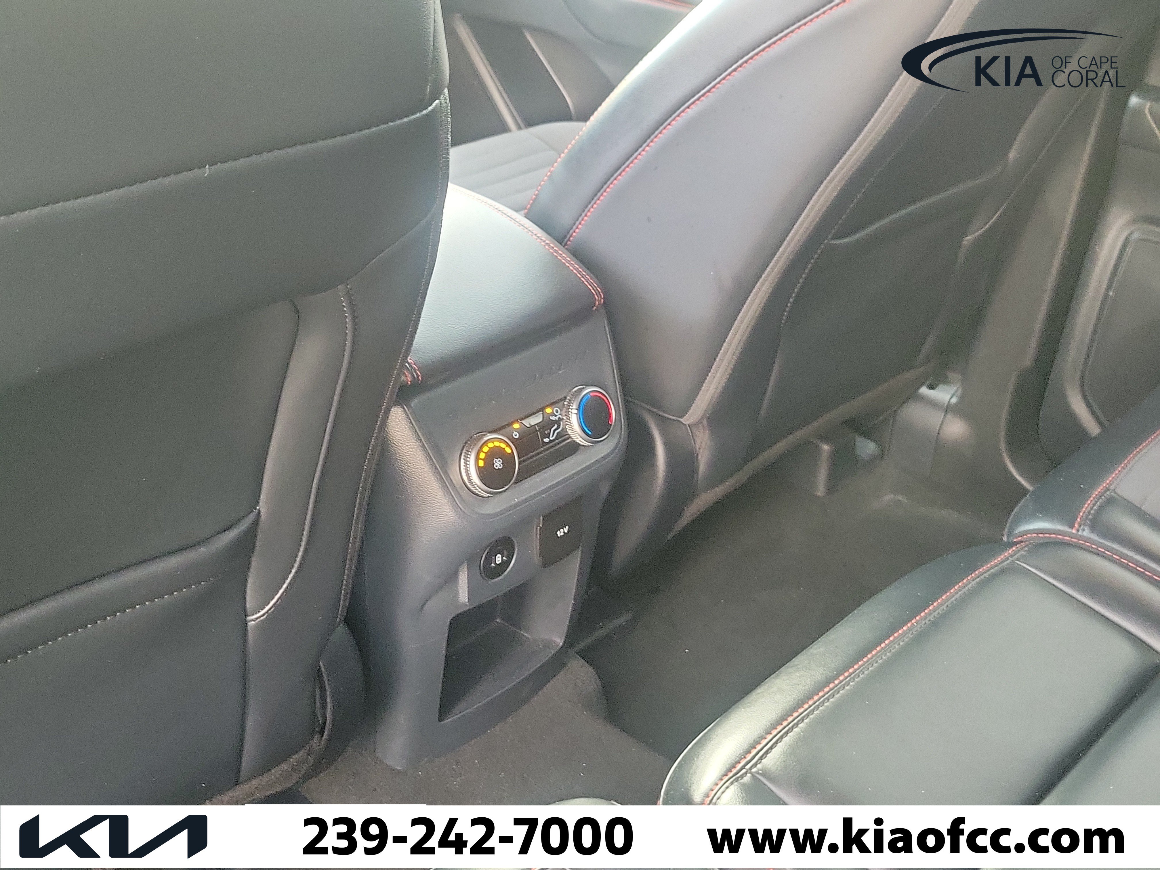 Used 2025 Ford Explorer ST-Line w/ ST-Line Street Pack AWD/4WD image 15