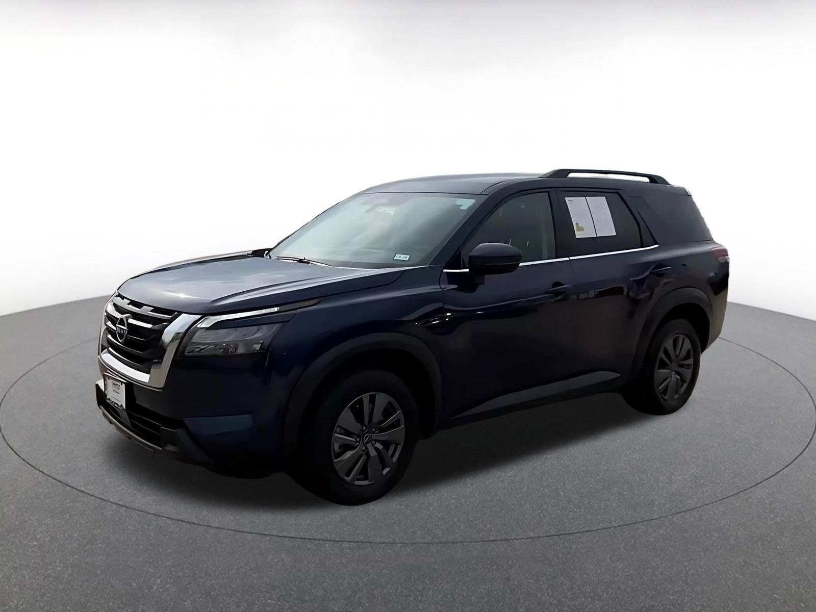 Used 2025 Nissan Pathfinder SV image 8