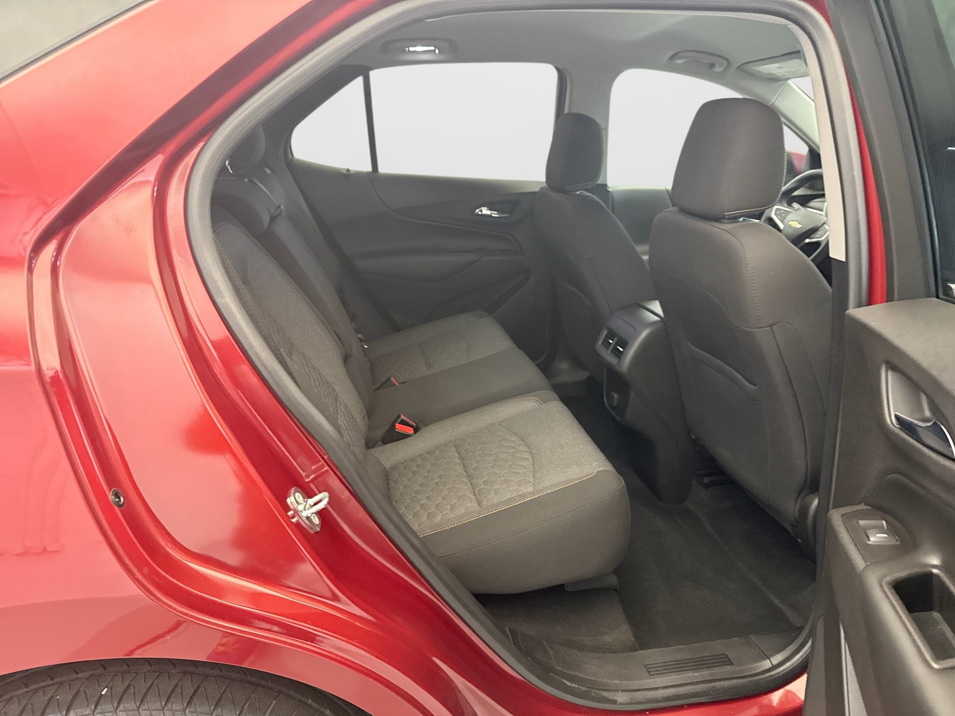 Used 2018 Chevrolet Equinox LT AWD/4WD image 17