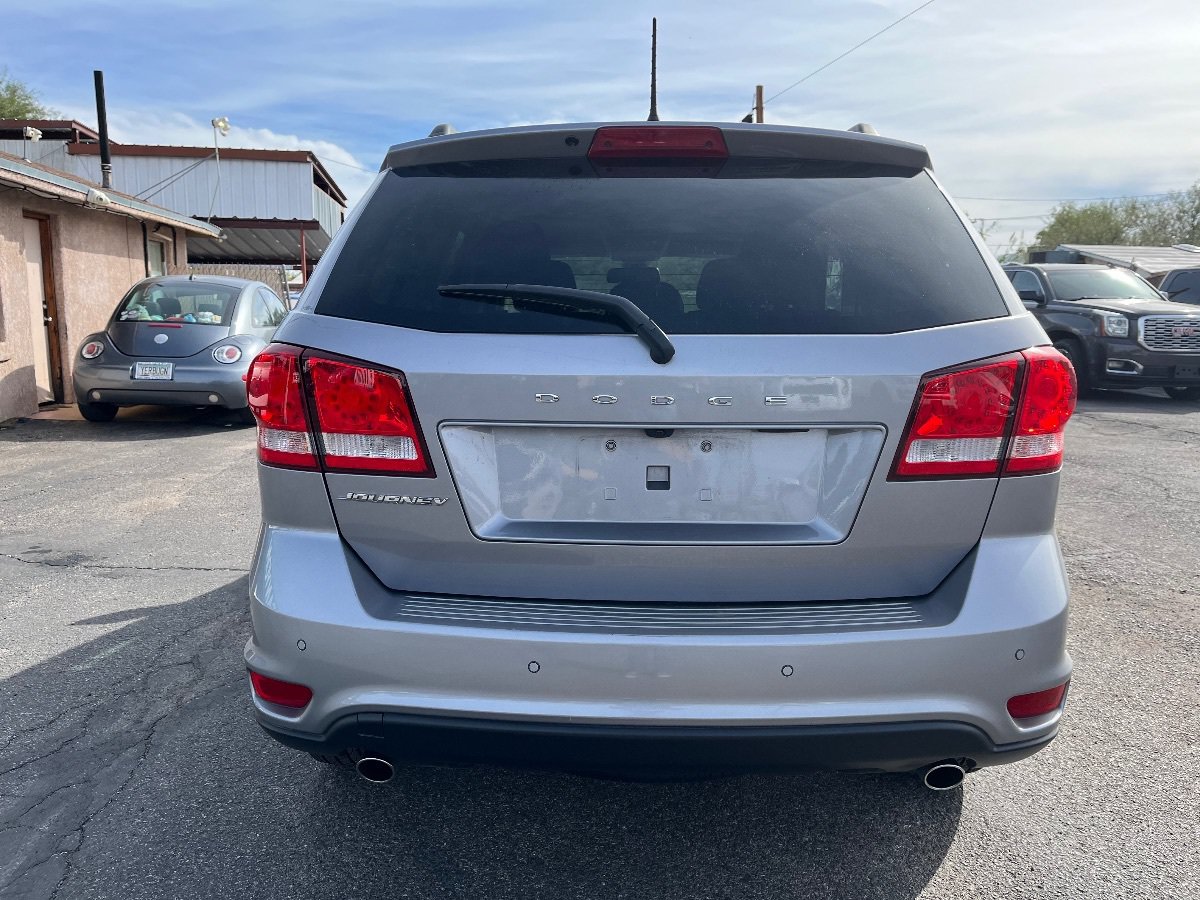 Used 2019 Dodge Journey SE FWD image 4