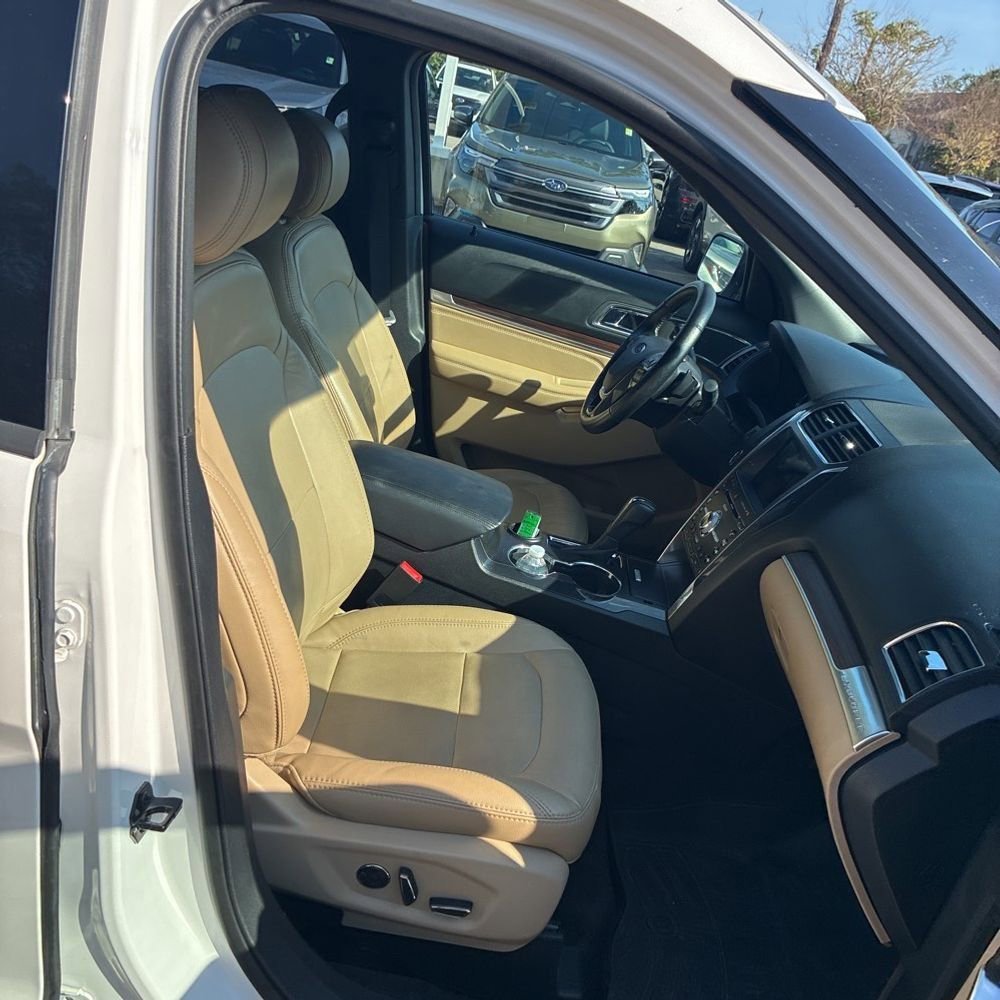 Used 2017 Ford Explorer Limited w/ Equipment Group 301A image 8