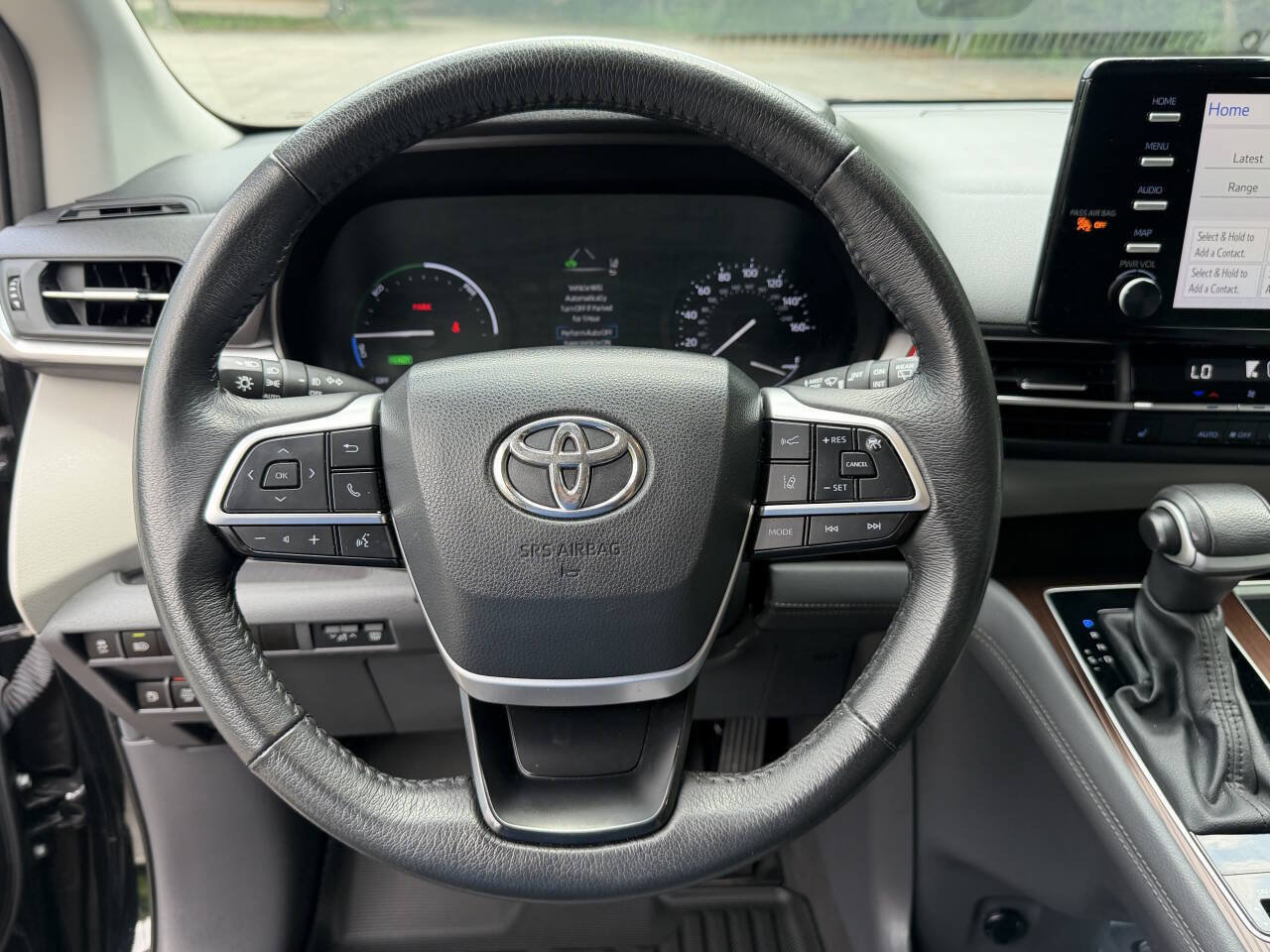 Used 2024 Toyota Sienna XLE FWD image 10