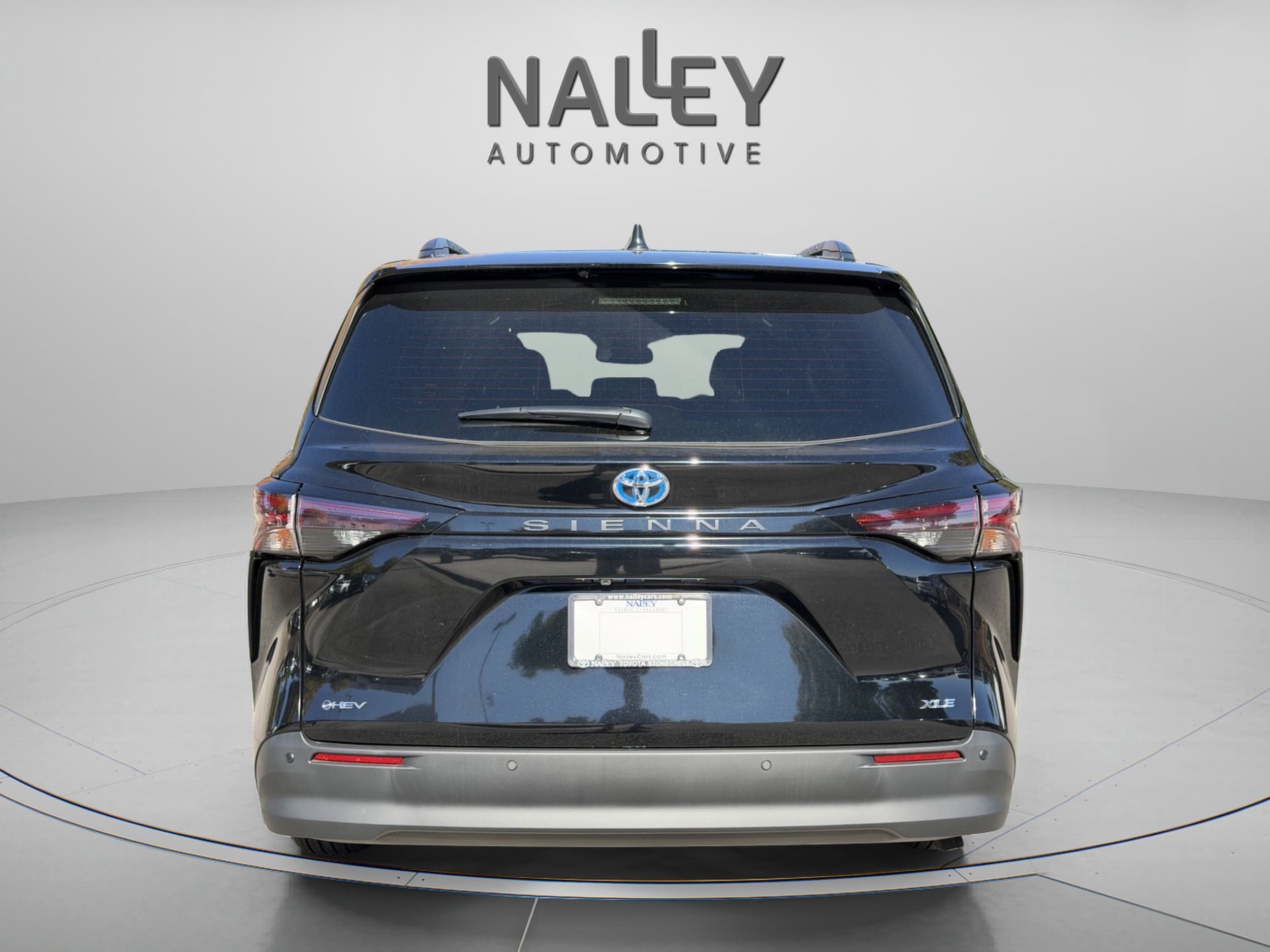 Certified 2025 Toyota Sienna XLE FWD image 5