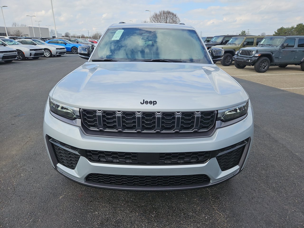 New 2026 Jeep Grand Cherokee Altitude AWD/4WD image 2