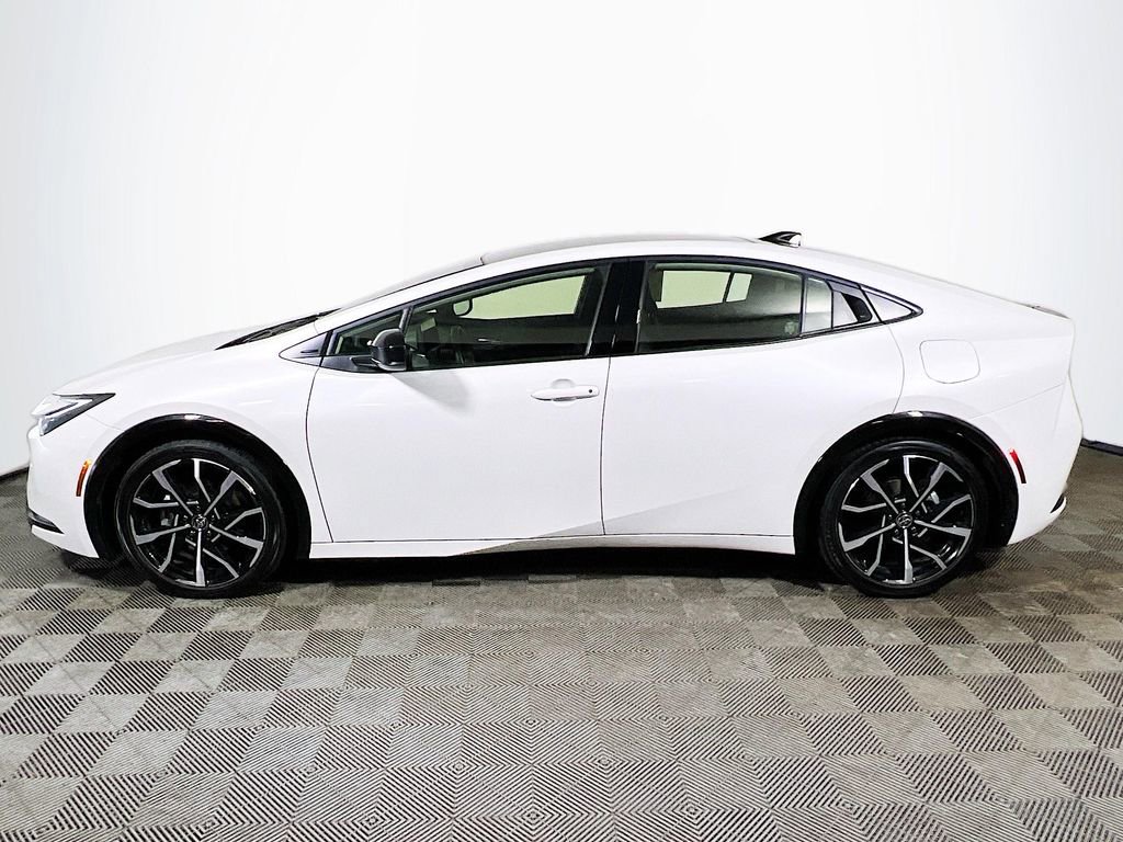 Used 2024 Toyota Prius Prime image 5